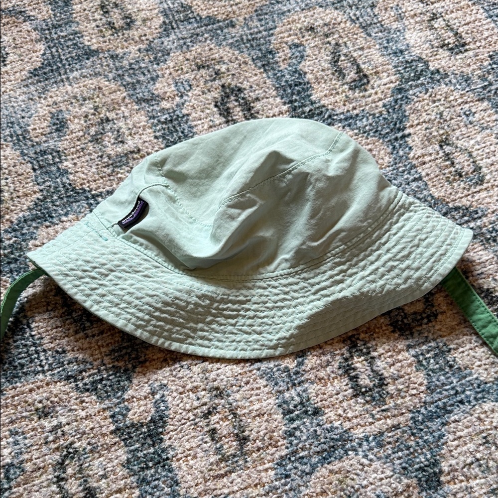 Patagonia Kids reversible bucket hat 5T